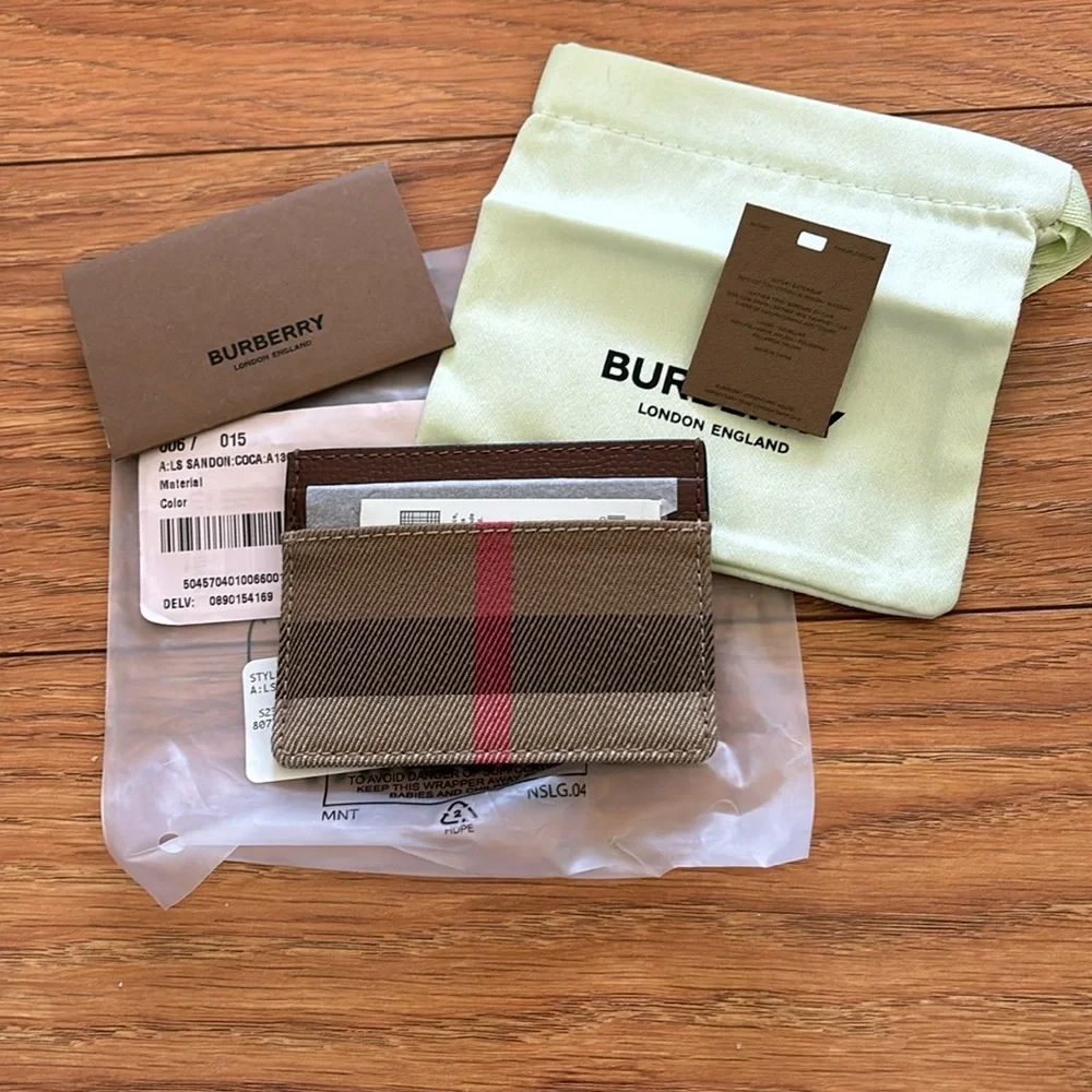 Burberry
Exploded Check Pattern Leather Card Holder w/ Tags - Picture 2 of 8
